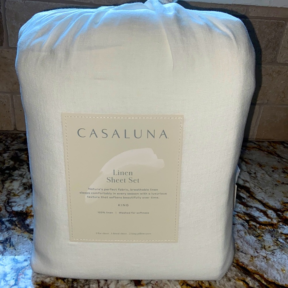 Brand new never opened casaluna linen sheet set
